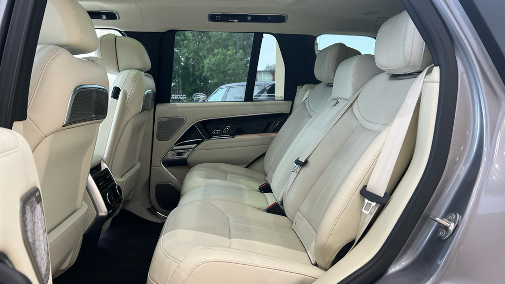 Land Rover Range Rover 3.0 D300 Hse White #13