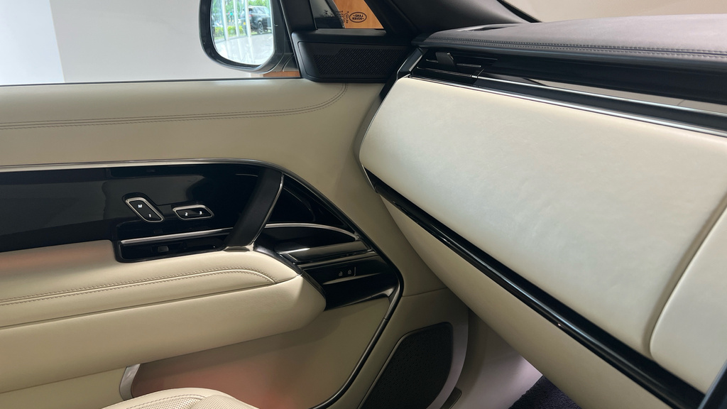 Land Rover Range Rover 3.0 D300 Hse White #32