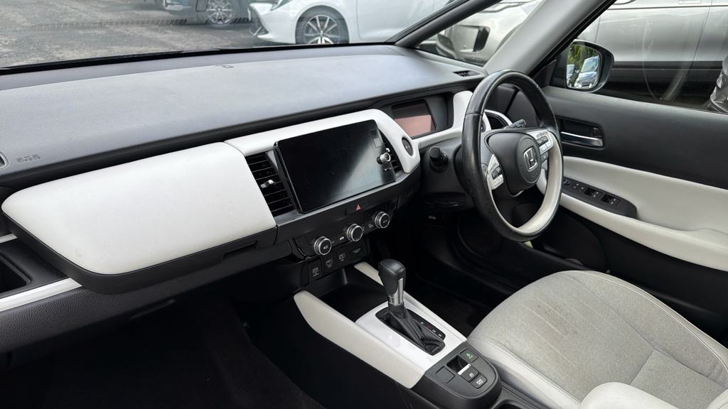 Honda Jazz Ex White #9