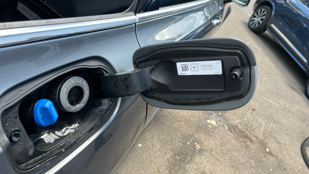 Volvo V90 2.0 D4 Inscription Pro 188 Bhp Blue #22