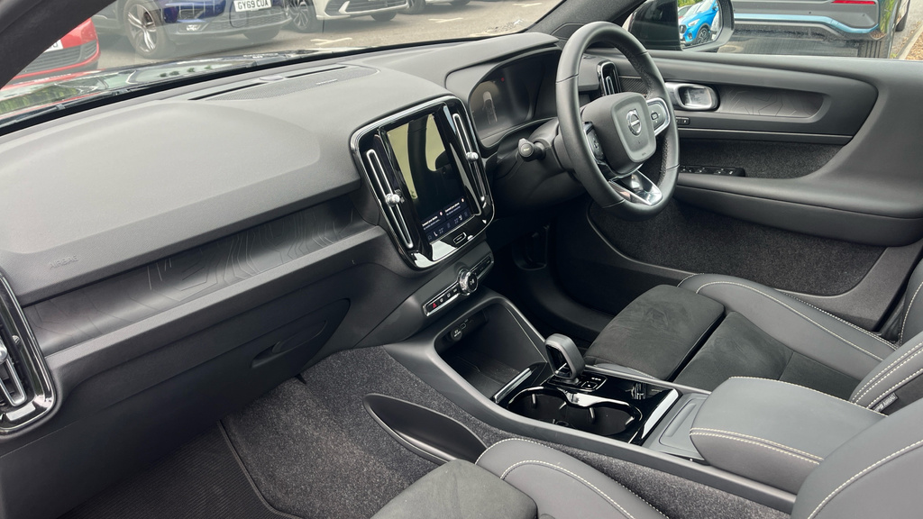 Volvo C40 Core Blue #10
