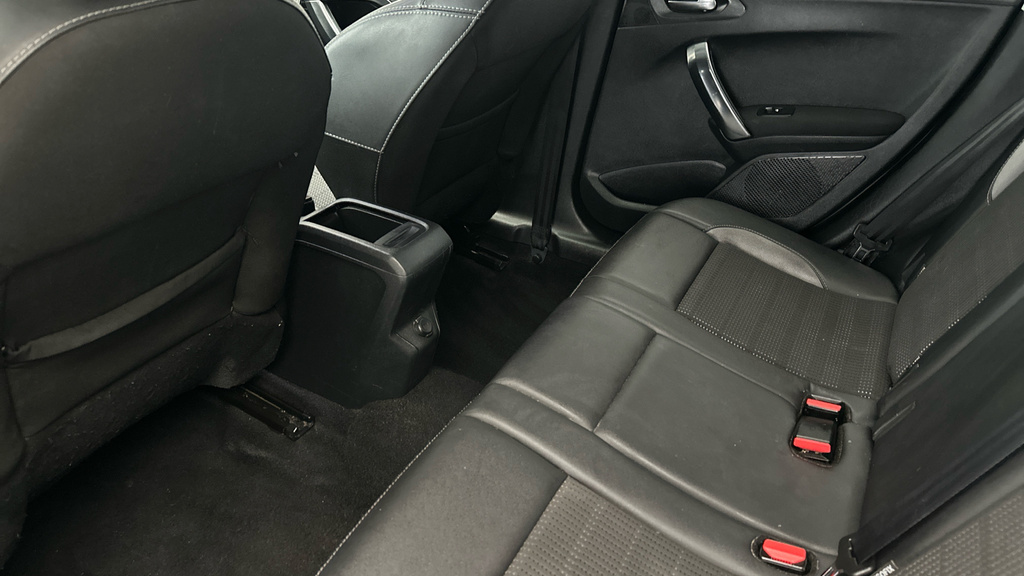 Peugeot 2008 1.2 Puretech Allure 82 Bhp Red #18