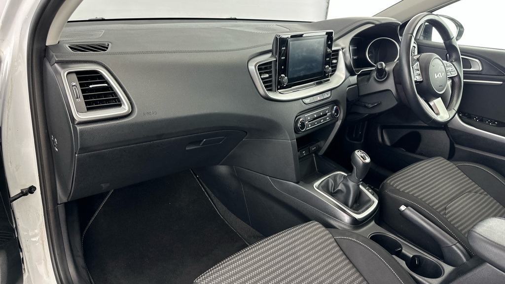 Kia Ceed Hatchback White #12
