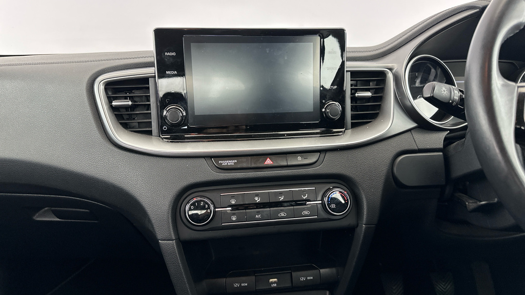 Kia Ceed Hatchback White #16