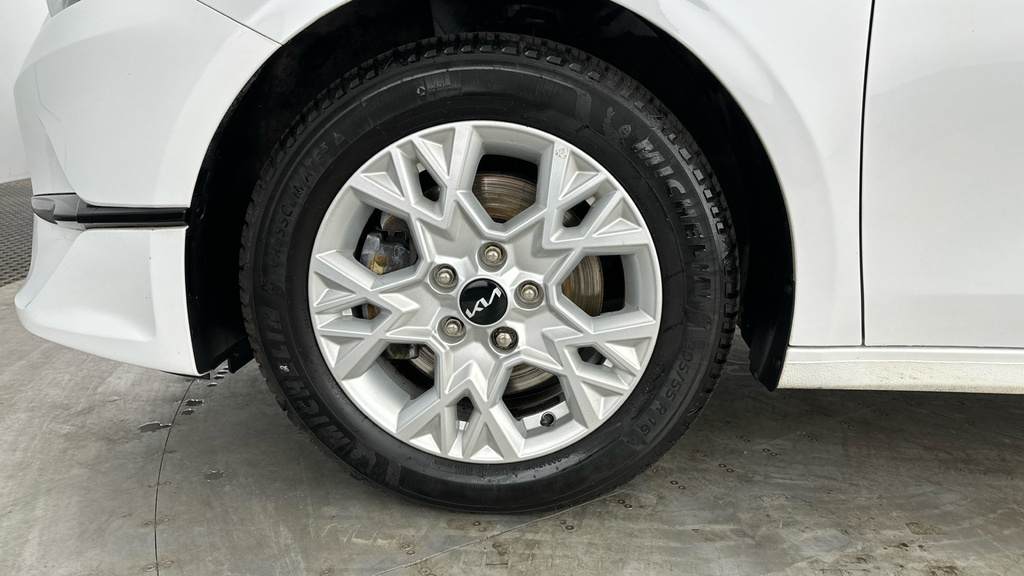 Kia Ceed Hatchback White #25