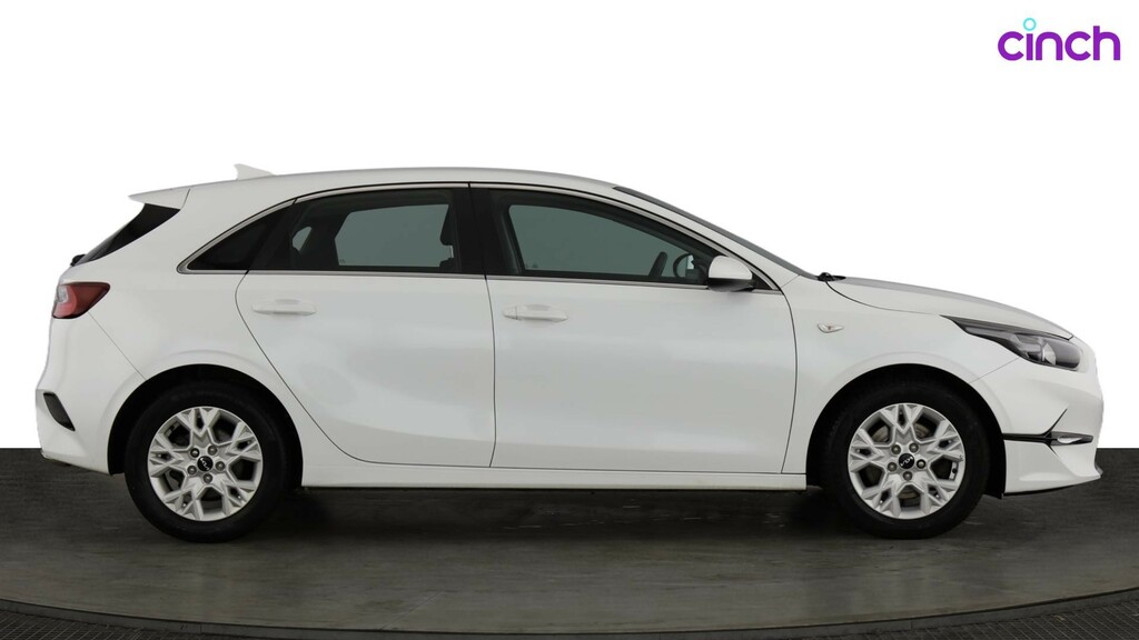 Kia Ceed Hatchback White #2