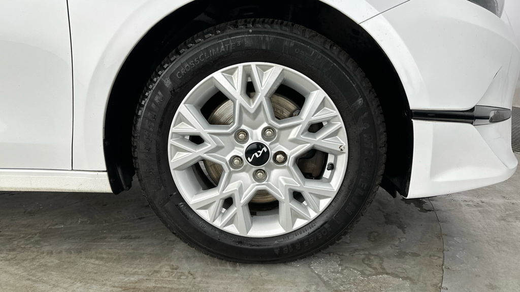 Kia Ceed Hatchback White #28