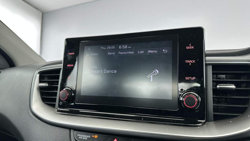 Kia Ceed Hatchback White #20