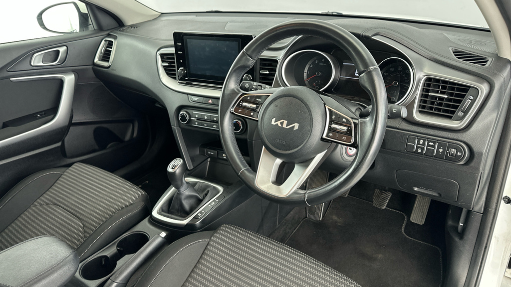 Kia Ceed Hatchback White #9