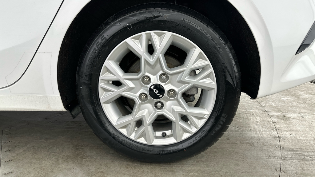 Kia Ceed Hatchback White #26
