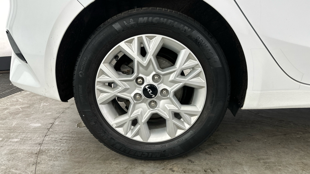 Kia Ceed Hatchback White #27