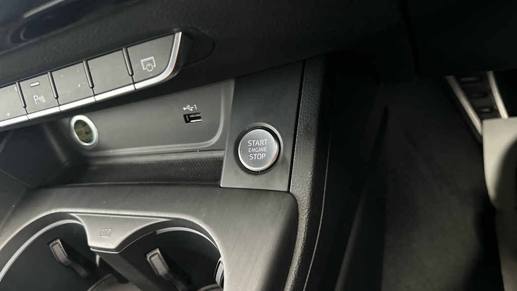 Audi A4 Avant 35 Tfsi Black Edition White #15