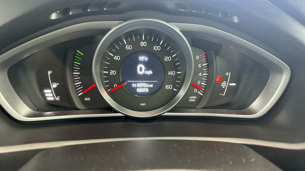 Volvo V40 T2 122 R Design Nav Plus Black #20