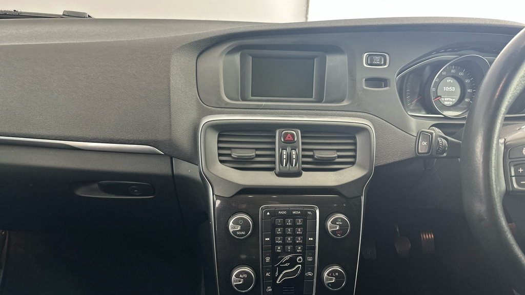 Volvo V40 T2 122 R Design Nav Plus Black #19