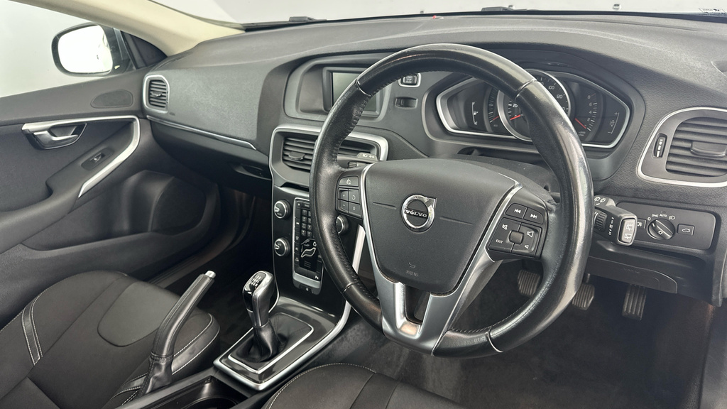 Volvo V40 T2 122 R Design Nav Plus Black #9