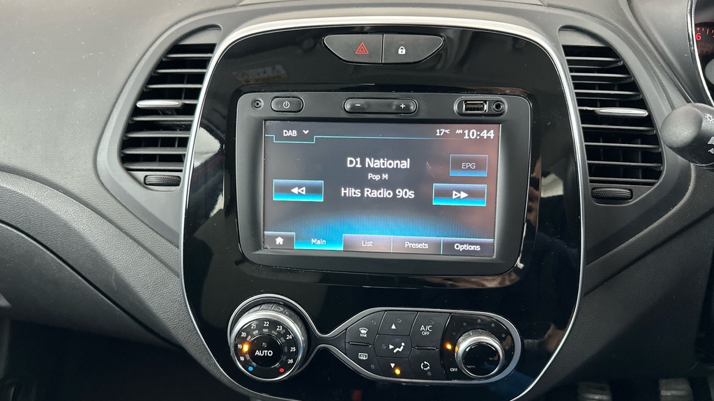 Renault Captur Expression Plus Tce White #14