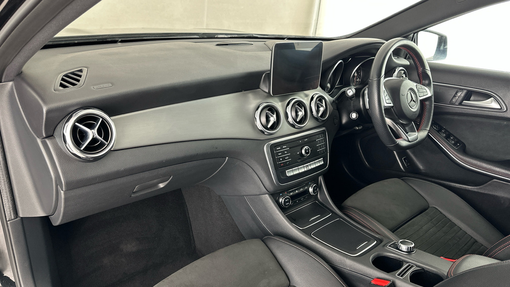 Mercedes-Benz GLA Class Amg Line Grey #14