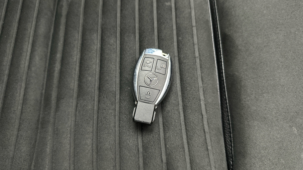 Mercedes-Benz GLA Class Amg Line Grey #33