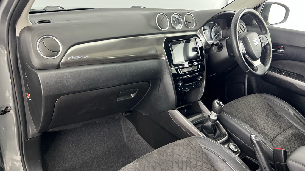 Suzuki Vitara Hatchback Black #13