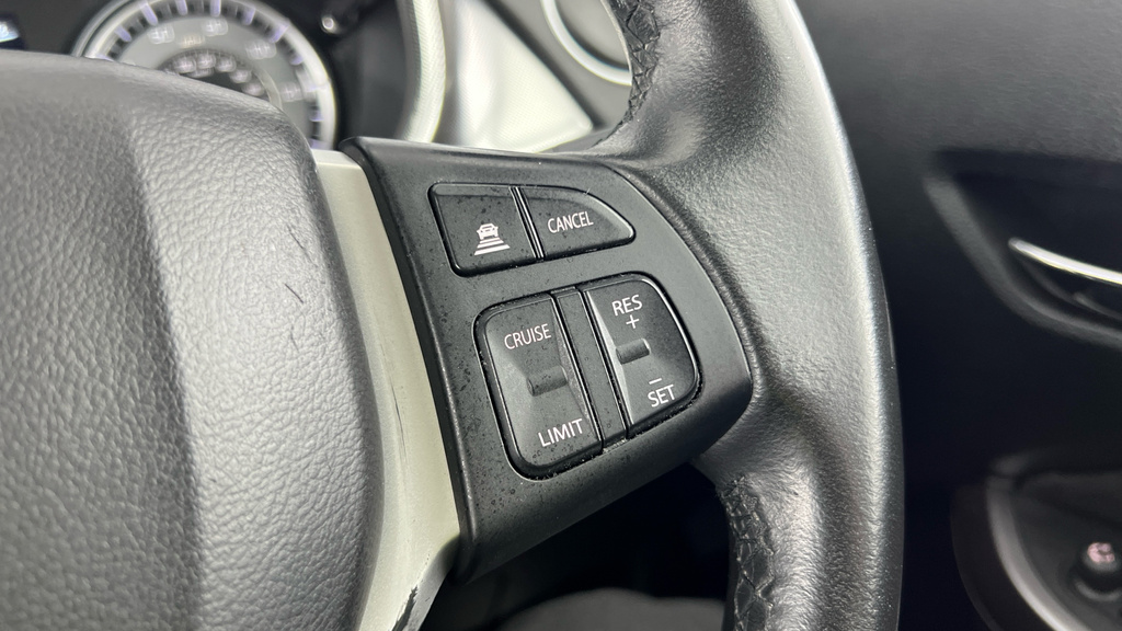 Suzuki Vitara Hatchback Black #10