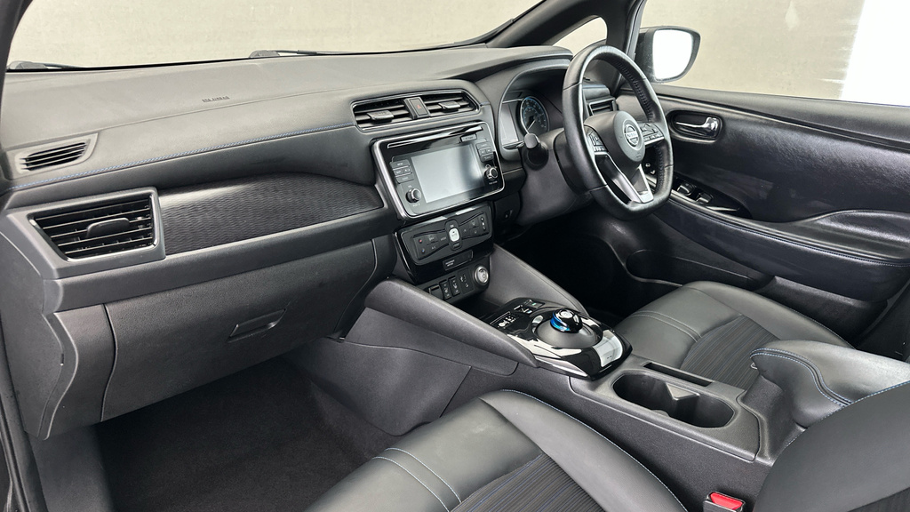 Nissan Leaf E Plus Tekna Red #12