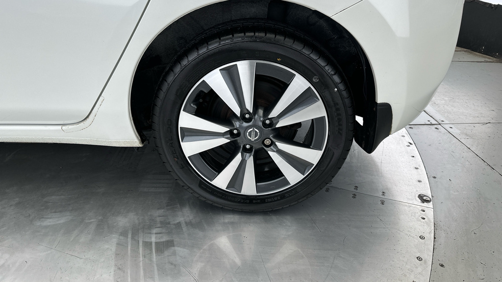 Nissan Leaf Leaf #22