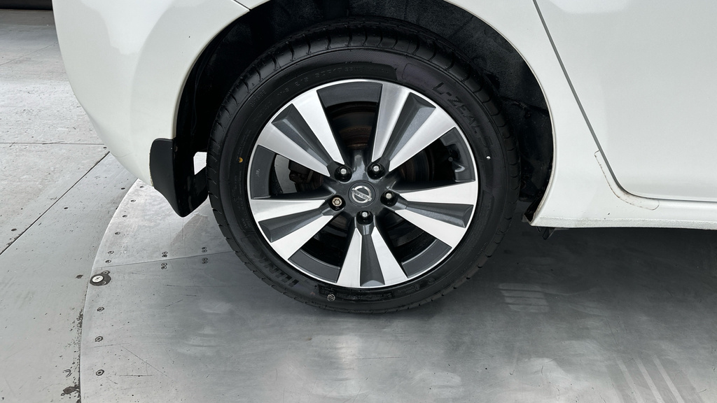 Nissan Leaf Leaf #23