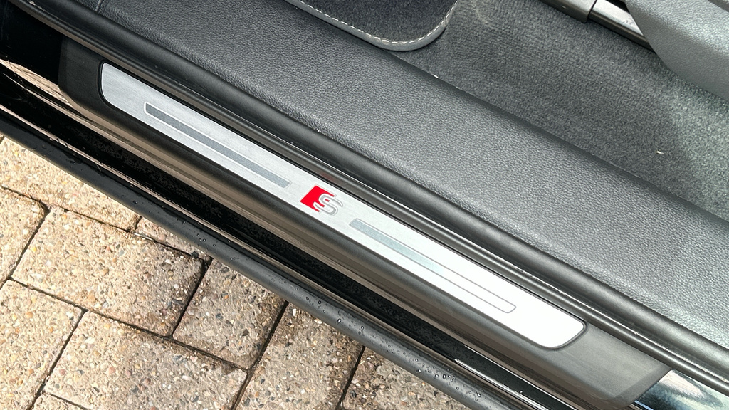 Audi Q7 S Line Black #43