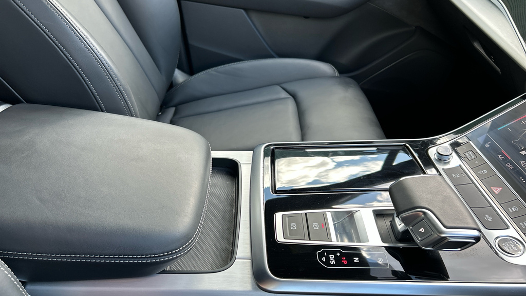 Audi Q7 S Line Black #32
