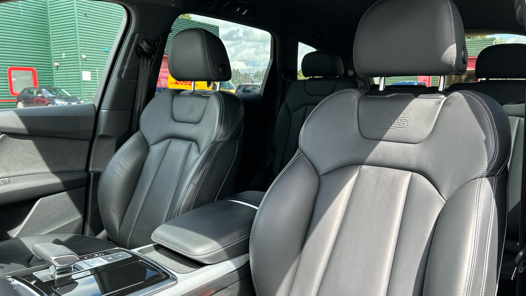 Audi Q7 S Line Black #26