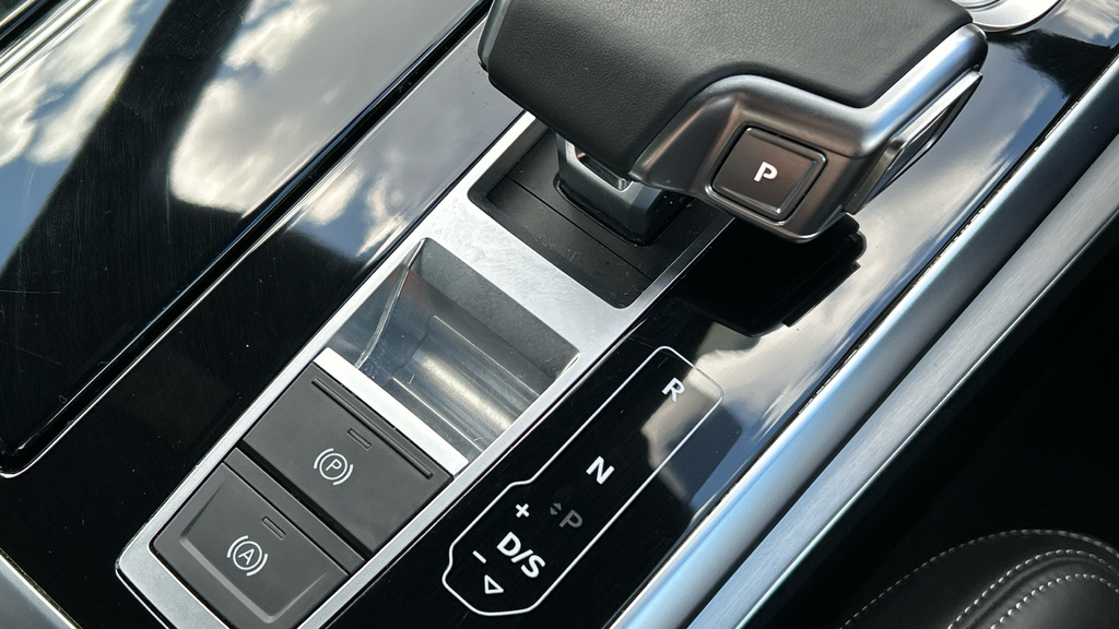 Audi Q7 S Line Black #31