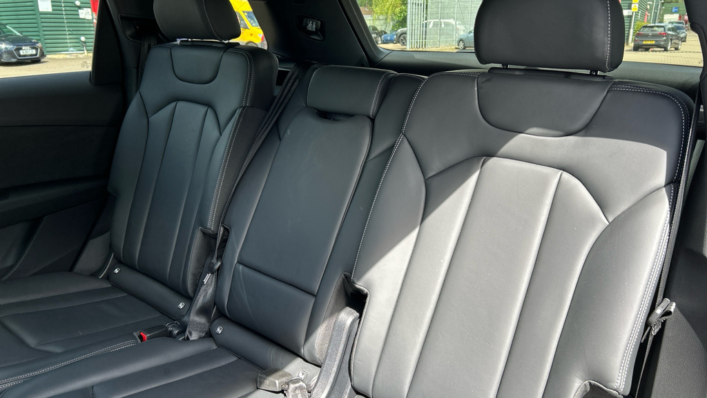 Audi Q7 S Line Black #16