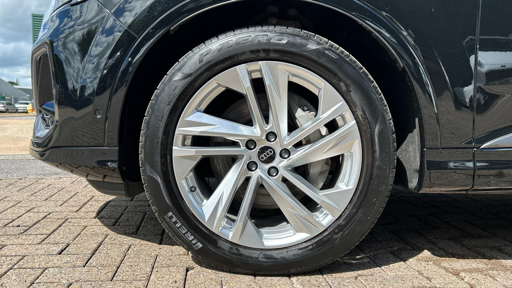 Audi Q7 S Line Black #20