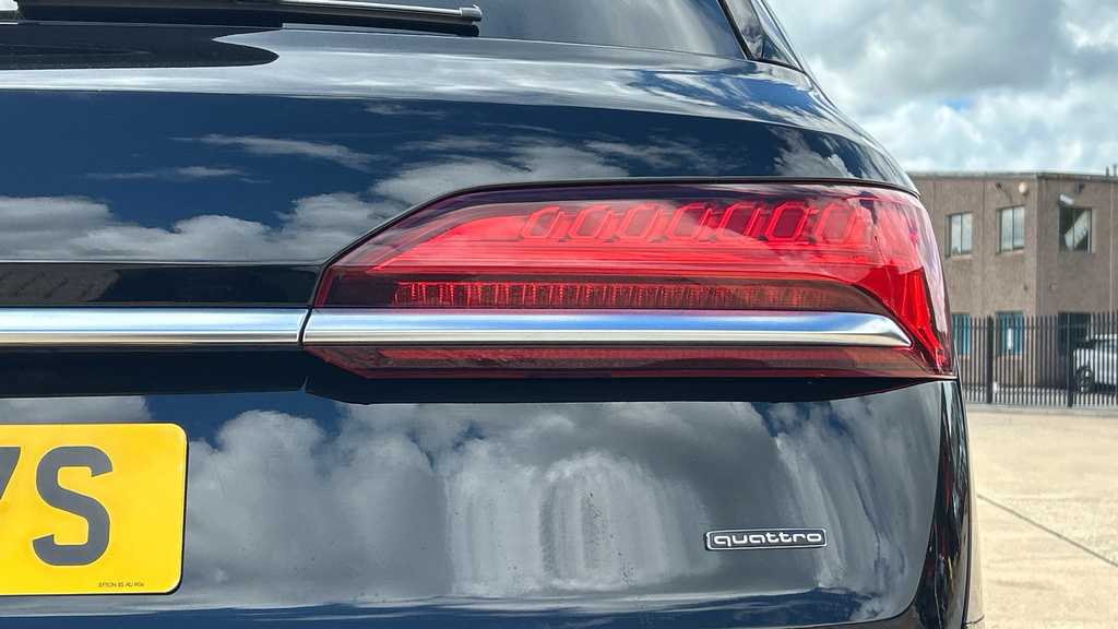Audi Q7 S Line Black #38