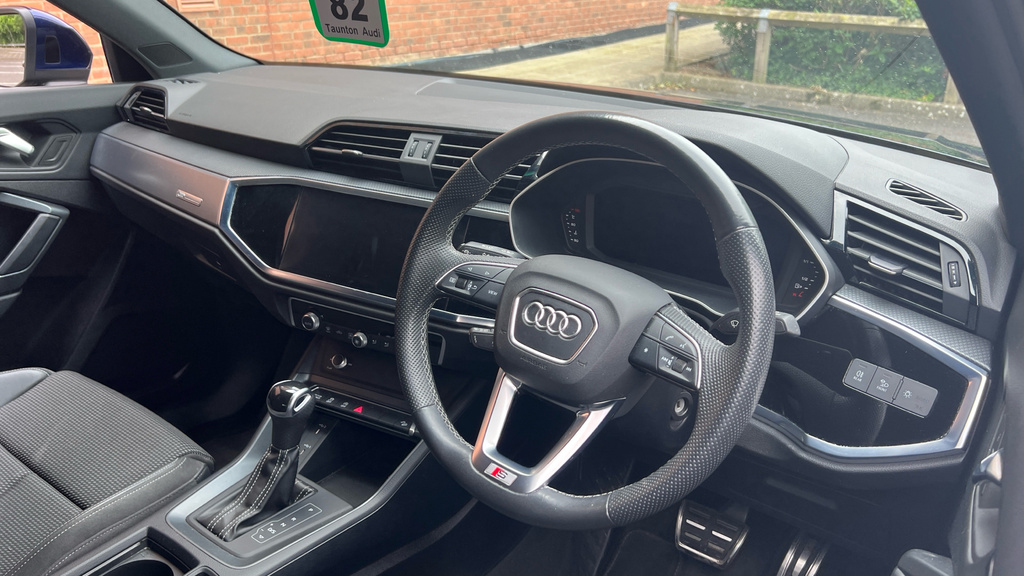 Audi Q3 35 Tfsi Black Edition White #9