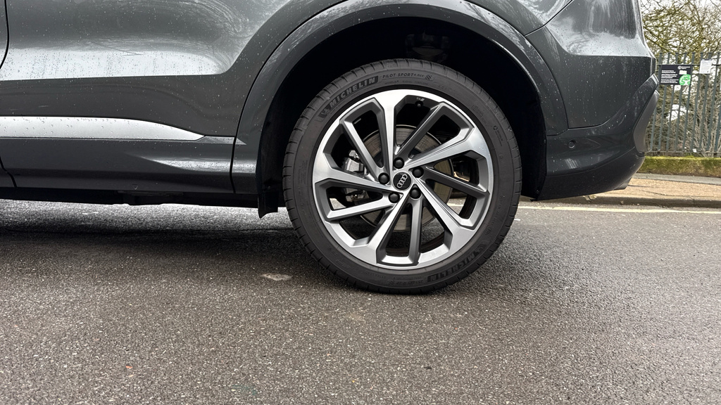 Audi Q5 S Line Black #19