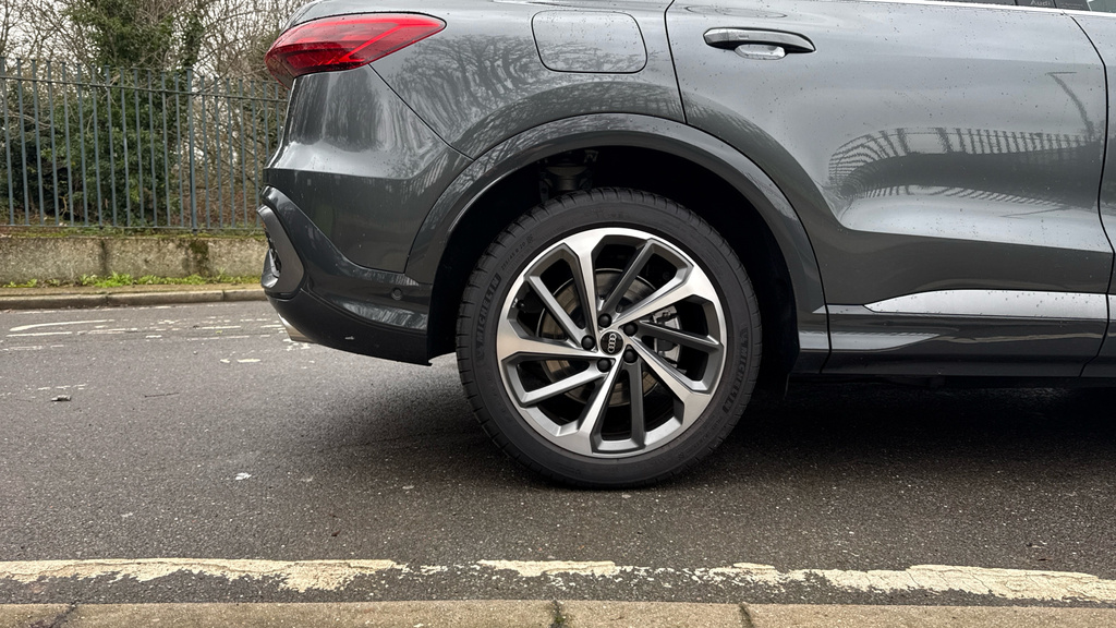 Audi Q5 S Line Black #20