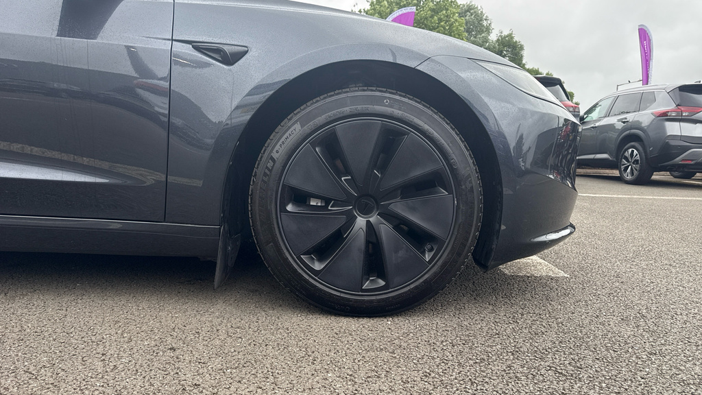 Tesla Model 3 Saloon White #20
