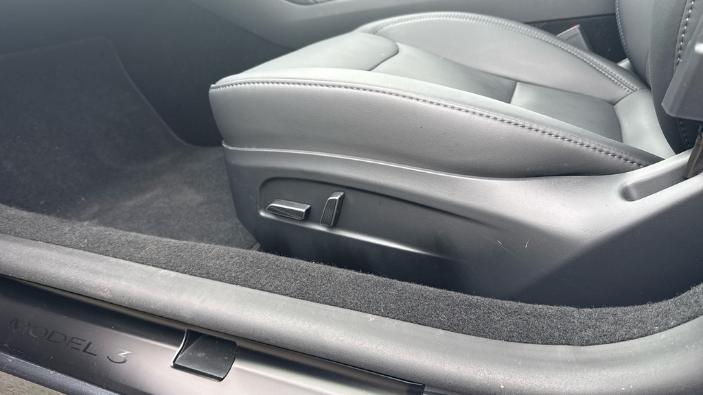 Tesla Model 3 Saloon White #34