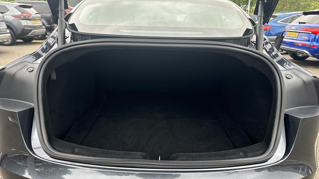 Tesla Model 3 Saloon White #15