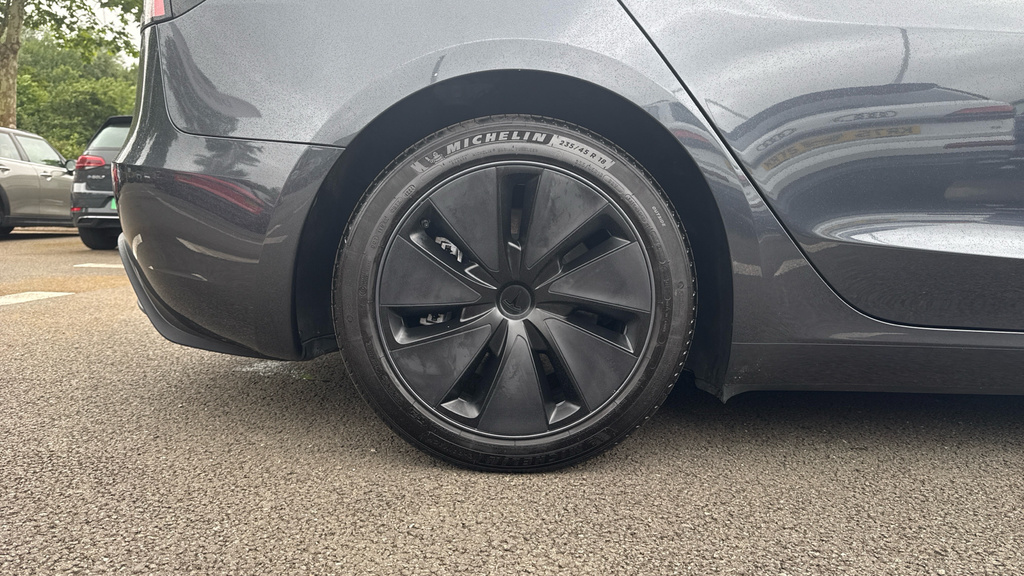 Tesla Model 3 Saloon White #19