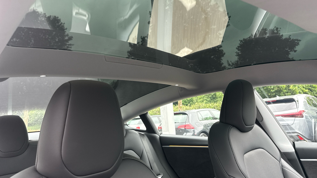 Tesla Model 3 Saloon White #33