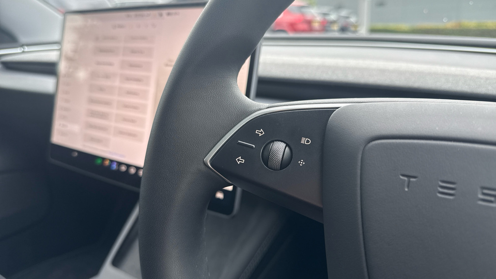 Tesla Model 3 Saloon White #25