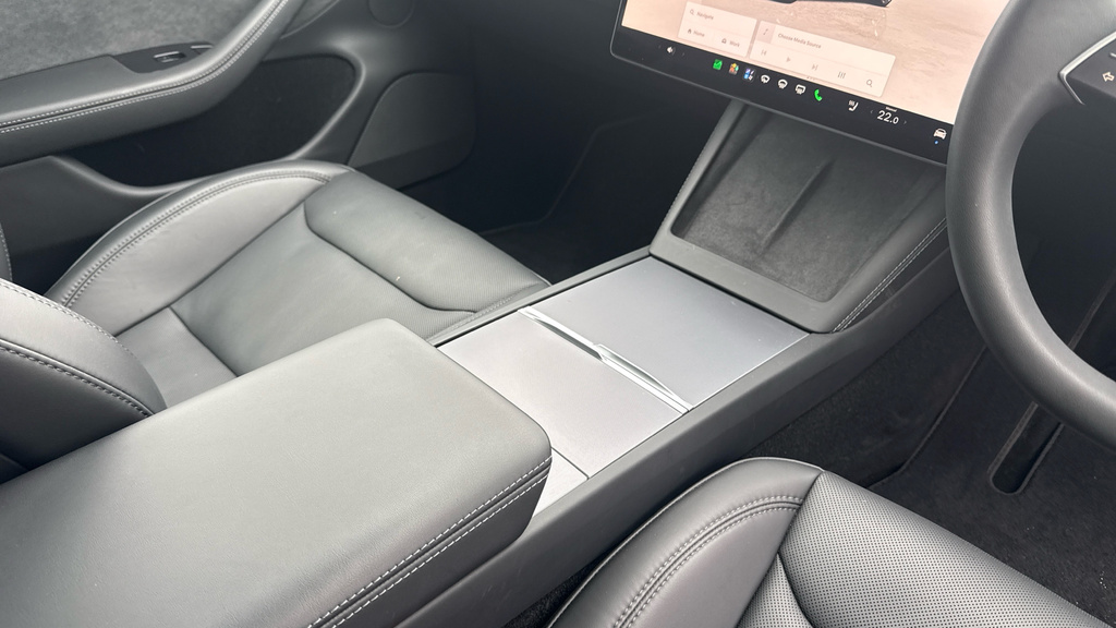 Tesla Model 3 Saloon White #30