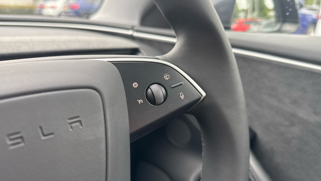 Tesla Model 3 Saloon White #24