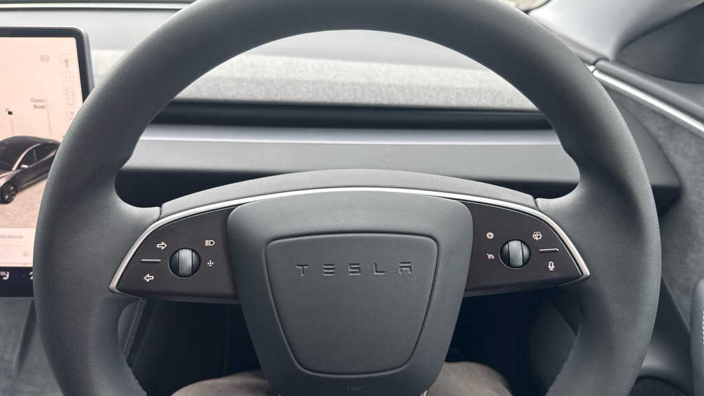 Tesla Model 3 Saloon White #26