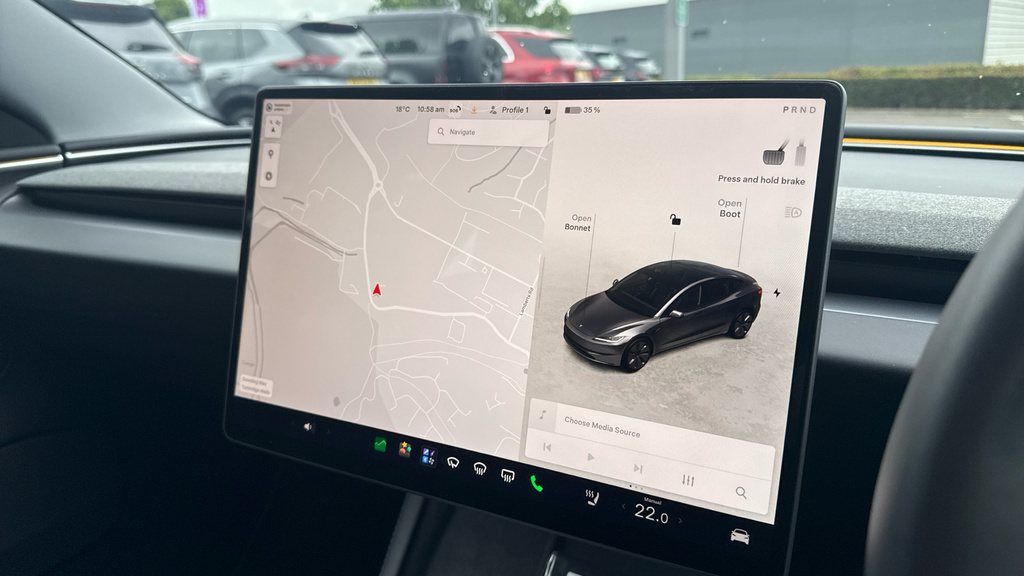 Tesla Model 3 Saloon White #29