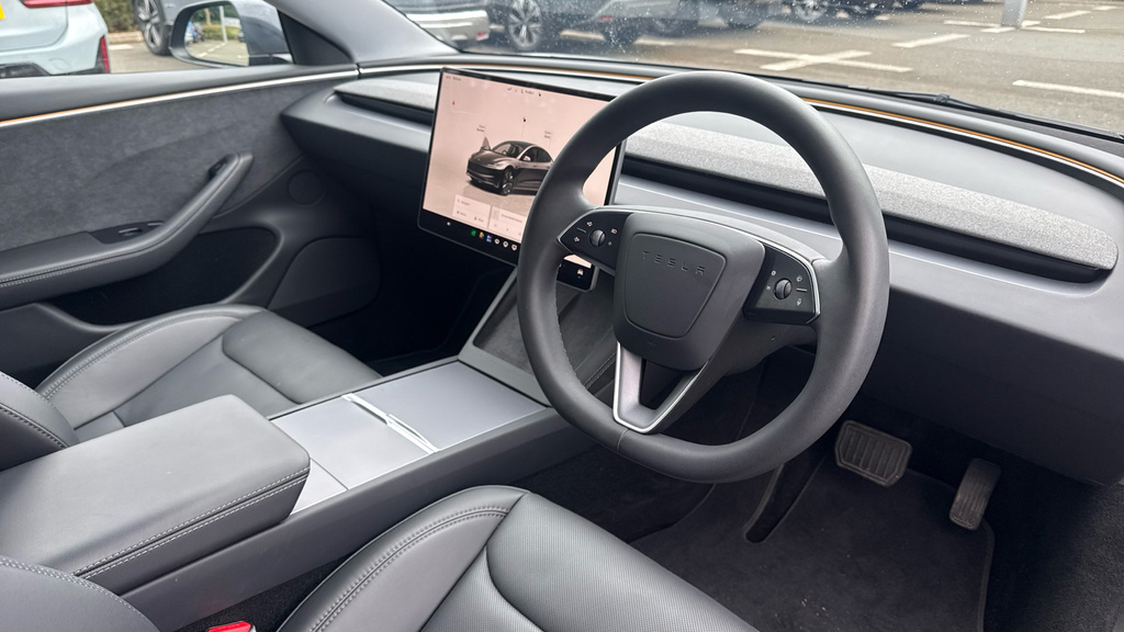 Tesla Model 3 Saloon White #9