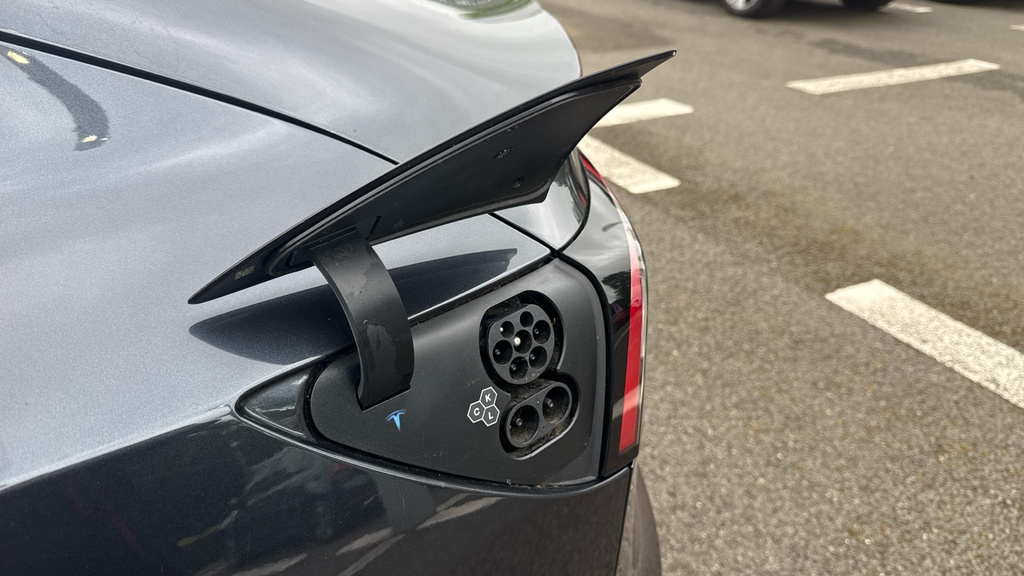 Tesla Model 3 Saloon White #23