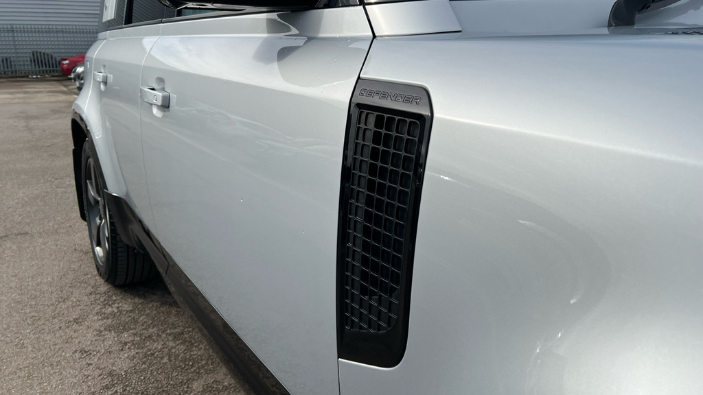Land Rover Defender 2L X-dynamic Hse Black #25
